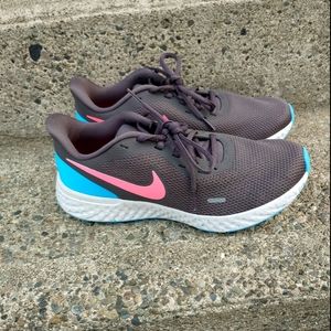 Women's Nike Revolution 5 US size 10